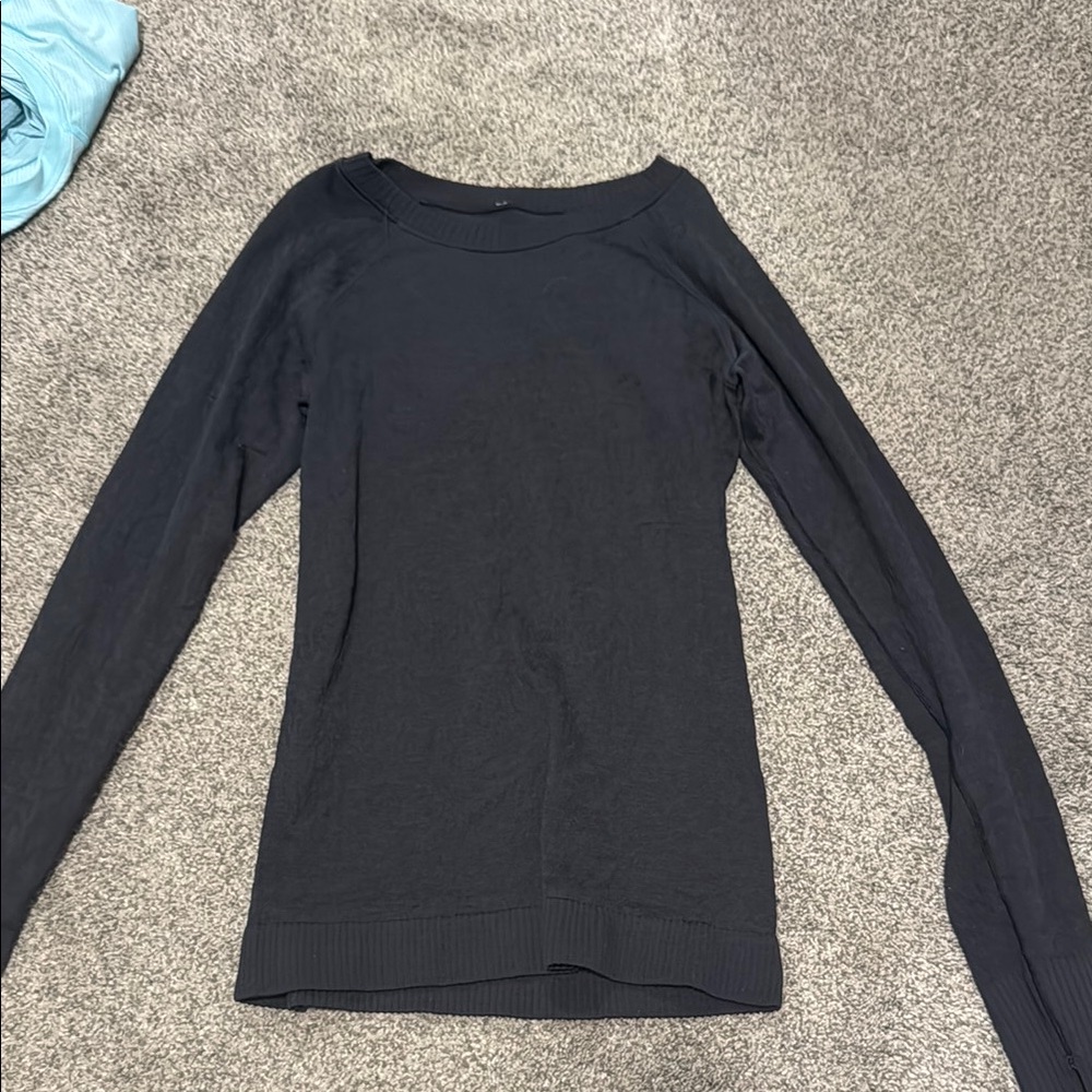 Black Lululemon long sleeve swiftly tech